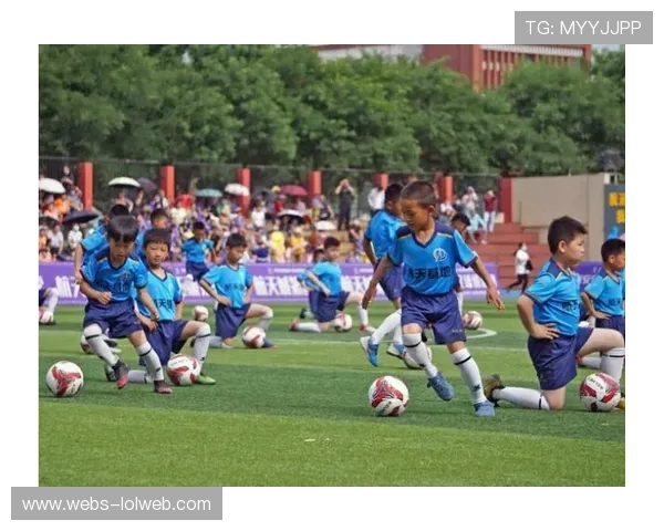 德甲联盟支持青少年足球发展，举办训练营活动