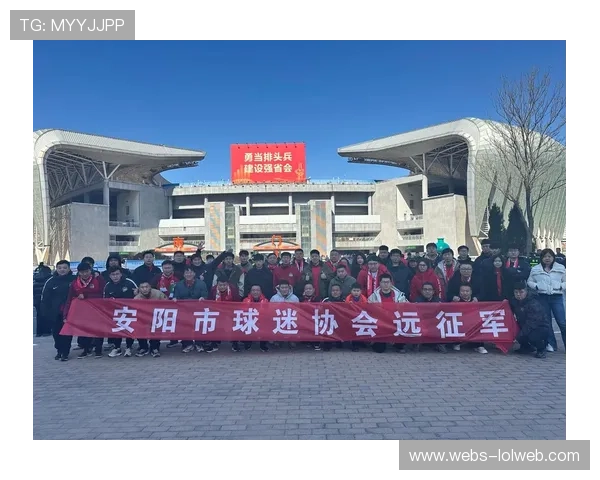 山东泰山球迷远征军声势浩大，全程为球队助威